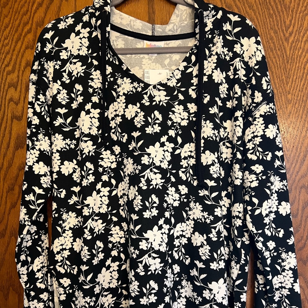 LuLaRoe Eliza -Size L - Hacci Fabric